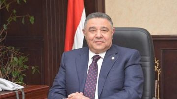 ارتفاع تكاليف العلاج داخل العيادات الخاصة موقف صارم من محافظ البحر الأحمر