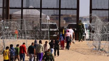 البيت الأبيض: اعتقال 100 ألف مهاجر غير شرعي منذ تولي ترامب الرئاسة البيت الأبيض: اعتقال 100 ألف مهاجر غير شرعي منذ تولي ترامب الرئاسة