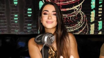 الـ DJ اللبنانية كلوي كتيلي تفتتح حفل عمرو دياب بمهرجان العلمين