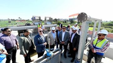 وزير الإسكان ومحافظ بني سويف يتفقدان محطة معالجة صرف صحي طحا البيشة بمركز ببا