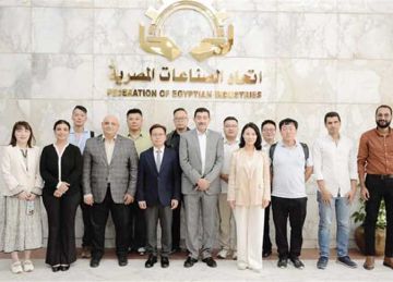  الملابس الجاهزة و الصناعات النسيجية تبحثان مع وفد صيني الاستثمار المشترك