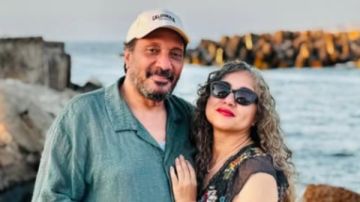  حاسس اننا مع بعض من يوم ما اتولدنا علي الحجار يحتفل بعيد زواجه