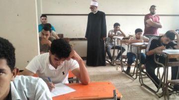 طلاب العلمي بالشهادة الثانوية الأزهرية يؤدون امتحان الكيمياء في أجواء مستقرة