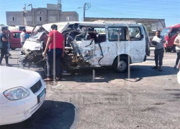 إصابة 7 أشخاص في تصادم بين سيارة نقل وميكروباص بـ دمياط (صور)