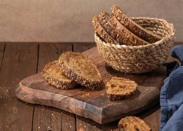 العجين المخمر أم الحبوب الكاملة.. أي أنواع الخبز يجب تناولها؟