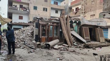 صور مصرع شخص في حادث انهيار عقار من 3 طوابق بكفر الشيخ صور مصرع شخص في حادث انهيار عقار من 3 طوابق بكفر الشيخ