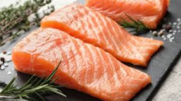 طريقة عمل سمك السلمون المشوي بوصفة سهلة وطعم لا يقاوم طريقة عمل سمك السلمون المشوي بوصفة سهلة وطعم لا يقاوم