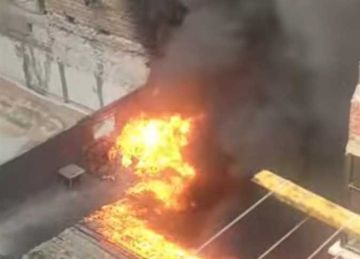 سطح العقار تحول لكرة لهب .. ماذا حدث بحريق حي الجمرك في الإسكندرية؟ (صور) سطح العقار تحول لكرة لهب .. ماذا حدث بحريق حي الجمرك في الإسكندرية؟ (صور)