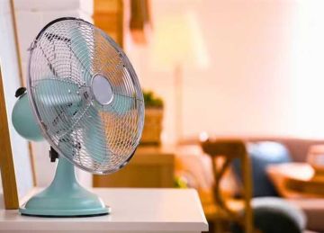 للحصول على هواء بارد كالتكييف.. جرب هذه الحيلة قبل تشغيل المروحة