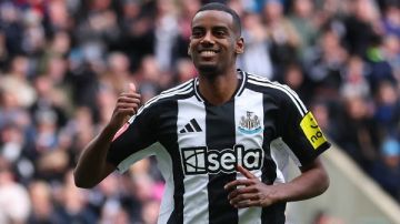 وسط غموض مصيره مع نيوكاسل.. إيزاك يظهر في ريال سوسيداد وسط غموض مصيره مع نيوكاسل.. إيزاك يظهر في ريال سوسيداد