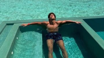 إمام عاشور في أحدث ظهور أثناء عطلته الصيفية إمام عاشور في أحدث ظهور أثناء عطلته الصيفية