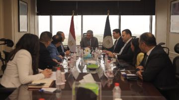 شريف فتحى يبحث مع شركة صينية تطوير السياحة النيلية