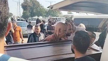 تشييع جنازة الفنانة شروق من مسجد السيدة نفيسة تشييع جنازة الفنانة شروق من مسجد السيدة نفيسة