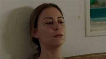 عيب أوي أول تعليق من منة شلبي بعد شائعة وفاة والدتها زيزي مصطفى