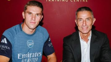 فيكتور جيوكيريس يكشف كواليس انضمامه إلى آرسنال مقابل 64 مليون جنيه إسترليني فيكتور جيوكيريس يكشف كواليس انضمامه إلى آرسنال مقابل 64 مليون جنيه إسترليني