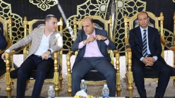 محافظ كفر الشيخ يقدم واجب العزاء في والد مدير مراسم الديوان العام
