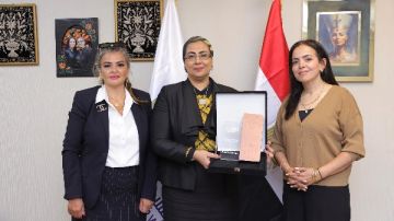 منتدى الخمسين سيدة الأكثر تأثيرا يكرم المستشارة أمل عمار