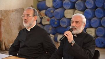 الأنبا باسيليوس يتفقد إحدى الخدمات التابعة لمكتب التنمية بالإيبارشية