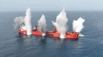 رويترز: غرق السفينة إتيرنتي سي الليبيرية وإنقاذ 5من طواقمها حتى الآن