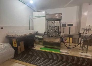 ضبط شركة لتعبئة زيت طعام مجهول المصدر في الشرقية