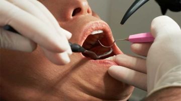 هل فينير الأسنان يؤثر على صحة الغسل أو الوضوء؟.. دار الإفتاء تجيب