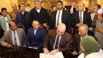 أنا موجود مكان عمرو.. محافظ بني سويف شاهدا على عقد قران أخت الشهيد أنا موجود مكان عمرو.. محافظ بني سويف شاهدا على عقد قران أخت الشهيد