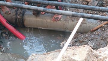 إصلاح كسر مفاجئ بماسورة مياه في ضواحي بورسعيد