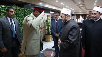 شيخ الأزهر يستقبل رئيس الأركان الباكستاني.. ويؤكد: لا استقرار في العالم دون حل لقضية فلسطين