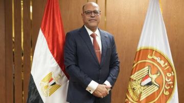 وزير العمل: صرف منح بـ 23 مليون جنيه للعمالة غير المنتظمة لهذه الظروف وزير العمل: صرف منح بـ 23 مليون جنيه للعمالة غير المنتظمة لهذه الظروف