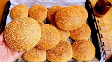 بالسمسم والسكر .. طريقة عمل القرص الطرية بوصفة نجلاء الشرشابي