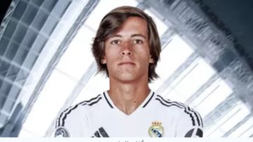 بعد انضمامه رسميا.. رقم ألفارو كاريراس مع ريال مدريد