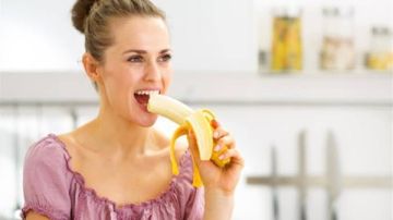 متى تأكل الموز لخسارة الوزن والطاقة والهضم؟ التوقيت يصنع الفرق متى تأكل الموز لخسارة الوزن والطاقة والهضم؟ التوقيت يصنع الفرق