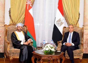 وزير الخارجية يستقبل نظيره العماني ويترأسان أعمال اللجنة المشتركة بالقاهرة وزير الخارجية يستقبل نظيره العماني ويترأسان أعمال اللجنة المشتركة بالقاهرة