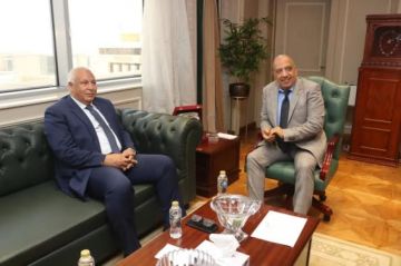 وزير الكهرباء يبحث خطة التنمية بمحافظة الوادي الجديد وسبل دعم وتعزيز الشبكة وتأمين التغذية الكهربائية اللازمة