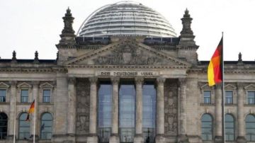 ألمانيا: عمل مكثف مع فرنسا وبريطانيا لإيجاد حل دبلوماسي دائم للملف النووي الإيراني ألمانيا: عمل مكثف مع فرنسا وبريطانيا لإيجاد حل دبلوماسي دائم للملف النووي الإيراني