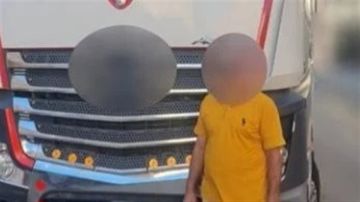 المرور تضبط سائق سيارة نقل ثقيل يعرض حياة المواطنين للخطر المرور تضبط سائق سيارة نقل ثقيل يعرض حياة المواطنين للخطر