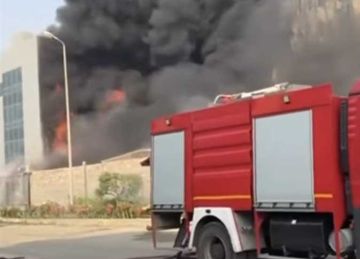 جهود مكثفة لإخماد حريق بمصنع منظفات في مدينة بدر بالقاهرة جهود مكثفة لإخماد حريق بمصنع منظفات في مدينة بدر بالقاهرة