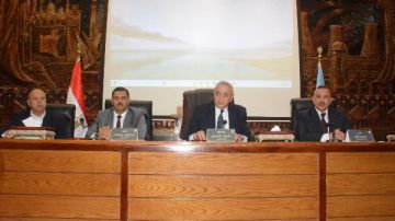 محافظ الغربية يشدد على ضرورة تحسين مستوى الخدمات للمواطنين