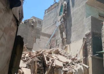 مصرع شاب وإصابة 4 آخرين في انهيار عقار الساحل في شبرا.. واستمرار رفع الأنقاض