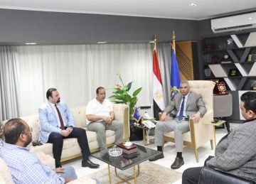 مساعد وزير الصحة يتابع أسلوب وآلية تشغيل التأمين الصحى الشامل في أسوان