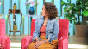 مشيرة علي الحجار: قررت عدم دخول المجال الفني.. ووالدتي جعلتني أرى والدي كـملاك