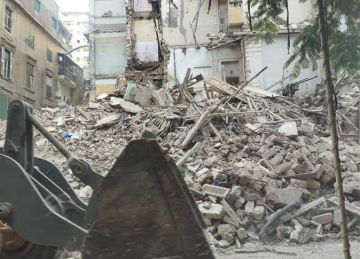 النيابة تعاين عقار العطارين المنهار وسط الإسكندرية (صور)