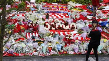 ليفربول ينشئ تمثالا تذكاريا دائما في أنفيلد تكريما لديوجو جوتا ليفربول ينشئ تمثالا تذكاريا دائما في أنفيلد تكريما لديوجو جوتا