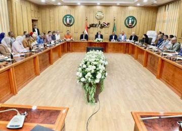 نصب تذكاري بأسماء ضحايا حادث الطريق الإقليمي بالمنوفية داخل أكبر مدارس قرية كفر السنابسة