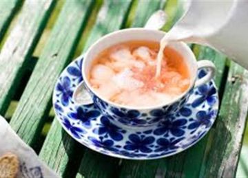  خبراء يحذرون : لا تغلي الشاي مع الحليب لهذا السبب