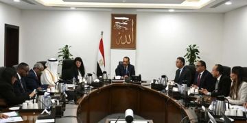 رئيس الوزراء يجتمع مع الرئيس التنفيذي للمؤسسة الدولية الإسلامية لتمويل التجارة