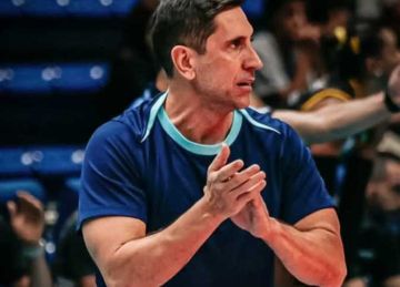 الأهلي يستقر على مدرب برازيلي لقيادة سيدات الطائرة