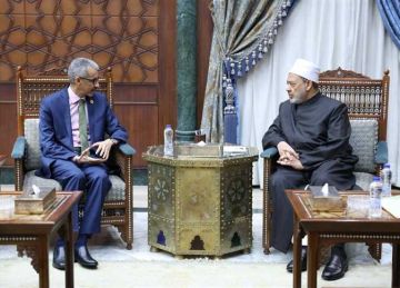 شيخ الأزهر يحذر من خطورة غزو التعليم الأجنبي للمجتمعات العربية وسيطرته على عقول الطلاب شيخ الأزهر يحذر من خطورة غزو التعليم الأجنبي للمجتمعات العربية وسيطرته على عقول الطلاب