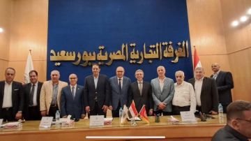 غرفة بورسعيد التجارية تناقش مشاكل المنطقة الحرة مع رئيس مصلحة الجمارك