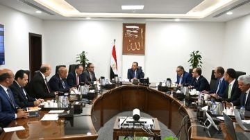 مدبولي للتجار والمصنعين: تجاوزنا الأزمة الاقتصادية والآن حان وقت خفض أسعار السلع مدبولي للتجار والمصنعين: تجاوزنا الأزمة الاقتصادية والآن حان وقت خفض أسعار السلع